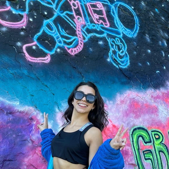 Meet the Posher Other - Meet your Posher, Deborah